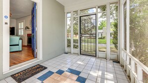 A clean, modern entryway with a welcome mat, a glass door leading outside, and a view of the outdoors. - 4 Mi to Dtwn Jacksonville: Chic Home w/ Porch! (Jacksonville)