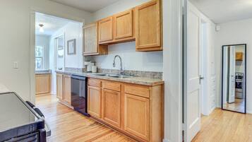 House (2 Bedrooms) | Interior