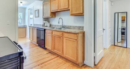 4 Mi to Dtwn Jacksonville: Chic Home w/ Porch!