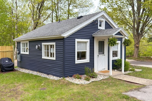 Swim, Hike & Unwind: Frankfort Cottage w/ Fire Pit