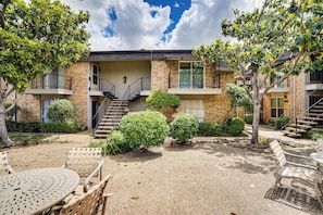 Apartment (1 Bedroom) | Interior - Condo 9 Mi to Dtwn Dallas: BBQ By the Pool! (Dallas)