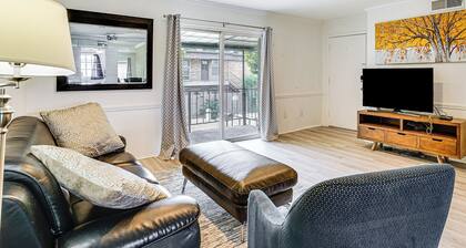 Condo 9 Mi to Dtwn Dallas: BBQ By the Pool!
