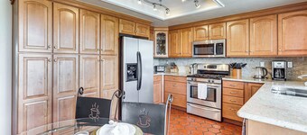 1 Mi to Shops on El Paseo: Condo w/ Pool Access!