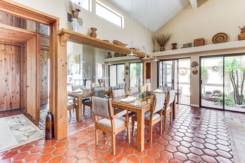 1 Mi to Shops on El Paseo: Condo w/ Pool Access!