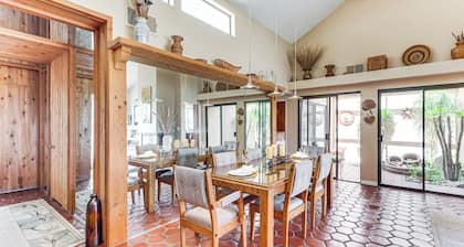 1 Mi to Shops on El Paseo: Condo w/ Pool Access!