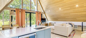 A-frame Cabin w/ Deck Near Cedar Creek Lake