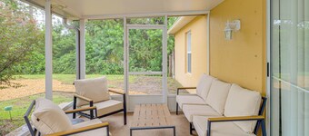 15 Mi to Melbourne: Palm Bay Home w/ Pool & Lanai