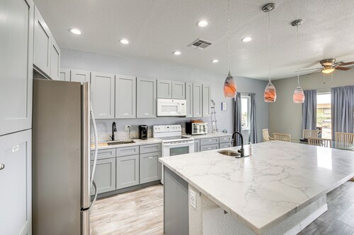 4 Mi to Casinos: Mtn-view Home in Bullhead City!