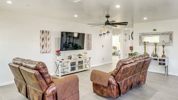 House (4 Bedrooms) | Front of property