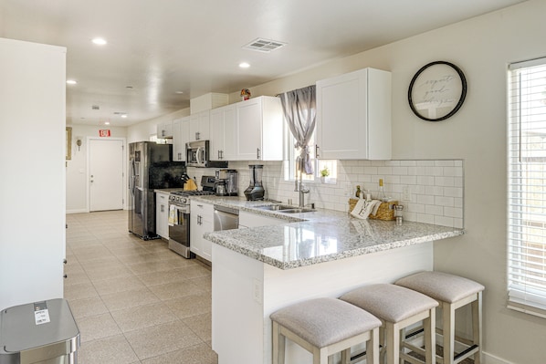 Interior - 1 Mi to Rabobank Arena: Home w/ Gazebo! (Bakersfield)