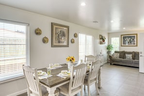 Interior - 1 Mi to Rabobank Arena: Home w/ Gazebo! (Bakersfield)