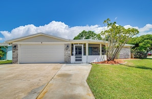 House (3 Bedrooms) | Interior - 5 Mi to Beach: Home w/ Pool in Holiday! (Holiday)