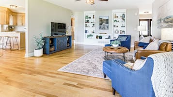 House (5 Bedrooms) | Interior