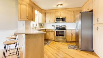 House (5 Bedrooms) | Interior