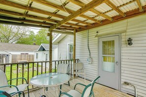 House (2 Bedrooms) | Interior - 3 Mi to Dtwn Fort Wayne: Home w/ Deck & Yard! (Fort Wayne)