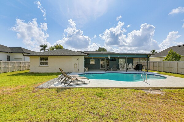Private Pool & Spacious Yard: Cape Coral Getaway - Fort Myers