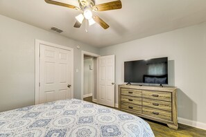 Interior - 3 Mi to Beach: Family Home in Corpus Christi! (Corpus Christi)