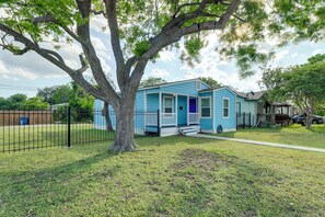 Interior - 3 Mi to Beach: Family Home in Corpus Christi! (Corpus Christi)