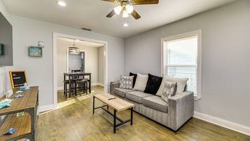 House (2 Bedrooms) | Interior