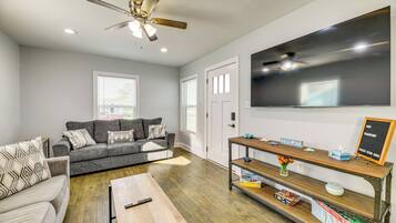 House (2 Bedrooms) | Front of property