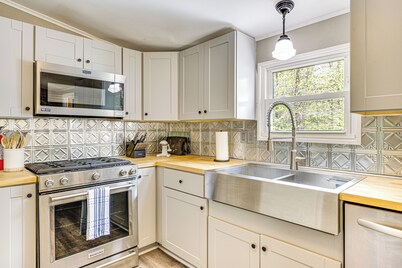 Hike, Fish & Ski: Black Bear Cabin in Albany