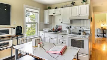 Apartment (2 Bedrooms) | Front of property