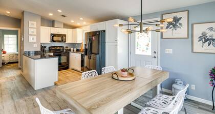 3 Mi to Fort Myers Beach: Home w/ Pool Access