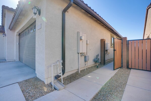 Interior - 9 Mi to Westgate: Wfh-friendly Apt in Tolleson! (Tolleson)