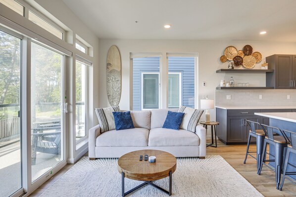 Apartment (2 Bedrooms) | Interior - Walk to Beaches: 'siletz Bay Bliss' Townhome (Lincoln City)