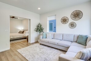 Apartment (2 Bedrooms) | Interior - Walk to Beaches: 'siletz Bay Bliss' Townhome (Lincoln City)