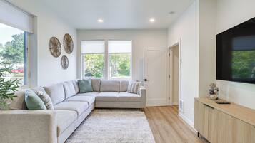 Apartment (2 Bedrooms) | Front of property