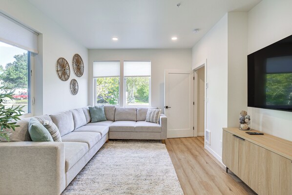 Apartment (2 Bedrooms) | Front of property - Walk to Beaches: 'siletz Bay Bliss' Townhome (Lincoln City)