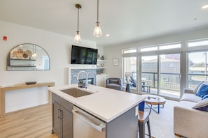 Apartment (2 Bedrooms) | Interior - Walk to Beaches: 'siletz Bay Bliss' Townhome (Lincoln City)