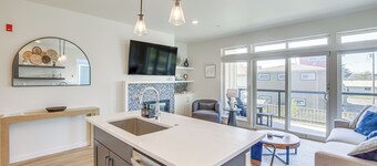 Walk to Beaches: 'siletz Bay Bliss' Townhome