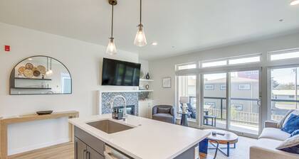 Walk to Beaches: 'siletz Bay Bliss' Townhome