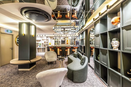 Restaurant. Sistina Old City Hotel