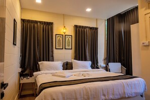 Kamar Deluks, pemandangan kota | Meja kerja, ruang kerja ramah laptop, Wi-Fi gratis, dan seprai linen