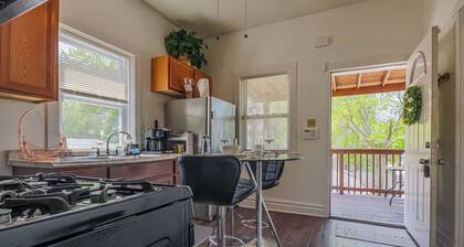 Comfy One Bed Apartment in Forest Park