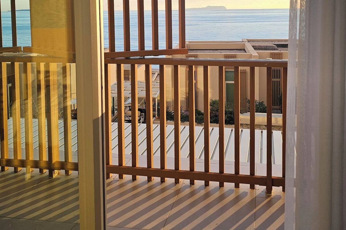 Klassiek appartement, balkon, uitzicht op zee | Kameruitzicht