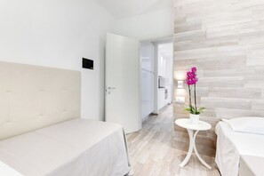 1 soverom, safe på rommet, strykejern/-brett og reiseseng for barn