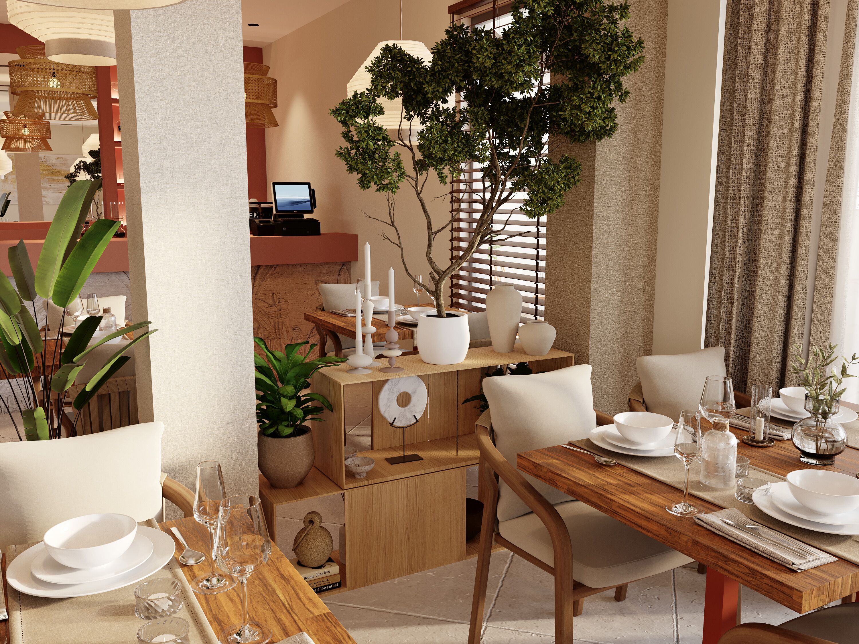 Un coin repas avec une table en bois dressée pour un repas, entourée de chaises. On aperçoit une plante en pot sur la table, et une grande fenêtre avec des stores au fond.