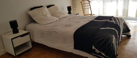 1 dormitori, planxa i posts de planxar, wifi i roba de llit