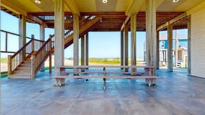 المنطقة المحيطة بالمنشأة