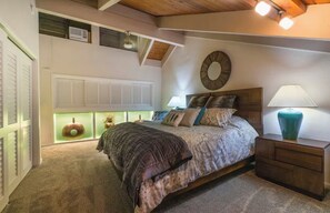 2 quartos, escrivaninha, ferros/tábuas de passar roupa