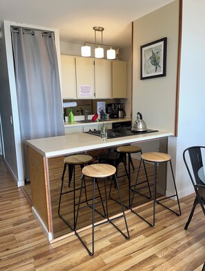 Refrigerador, microondas, horno, placa de cocina