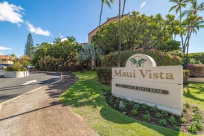A sign for 'Maui Vista' with a clear view of the address '2191 South Kihei Road'. - Bright & Airy Remodeled Corner End Unit - Walking to Sandy Beaches! (Kihei)