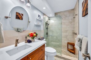 Shower, hair dryer, towels - Spacious & Remodeled Maui Vista 3213 Corner Unit! (Kihei)