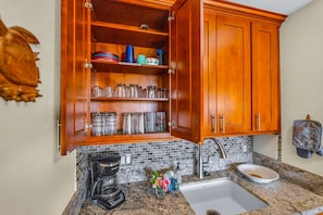 Coffee/tea maker, fridge, microwave, oven