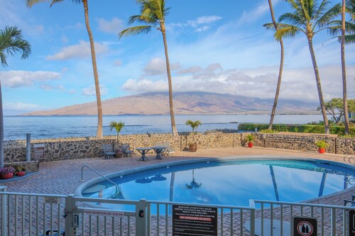 Hotel-zoned! Oceanview Penthouse - Menehune Shores 601