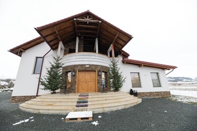 Casa Danciu Fanate – Tradiție, liniște și ospitalitate în inima naturii